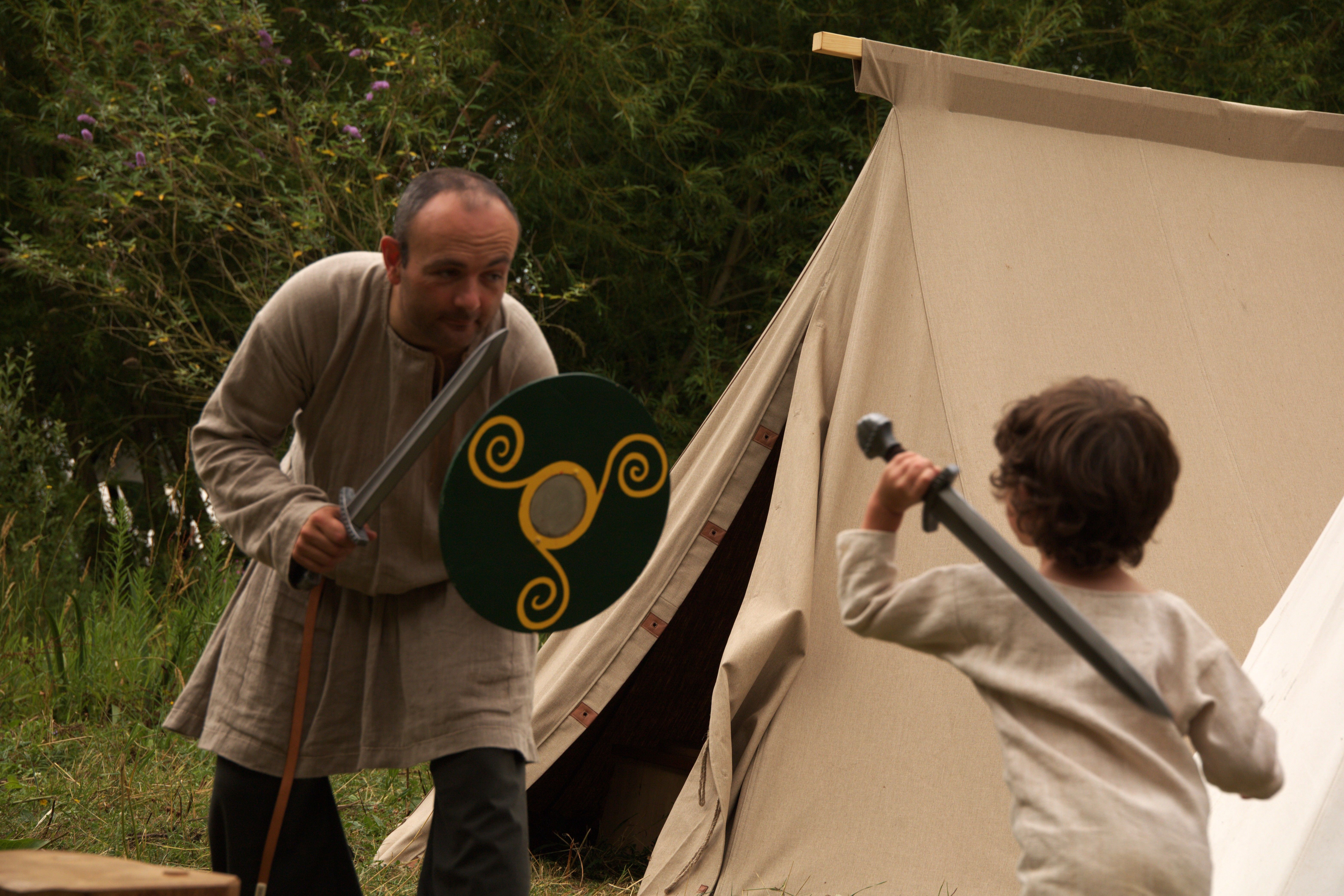 viking initiant un enfant au combat